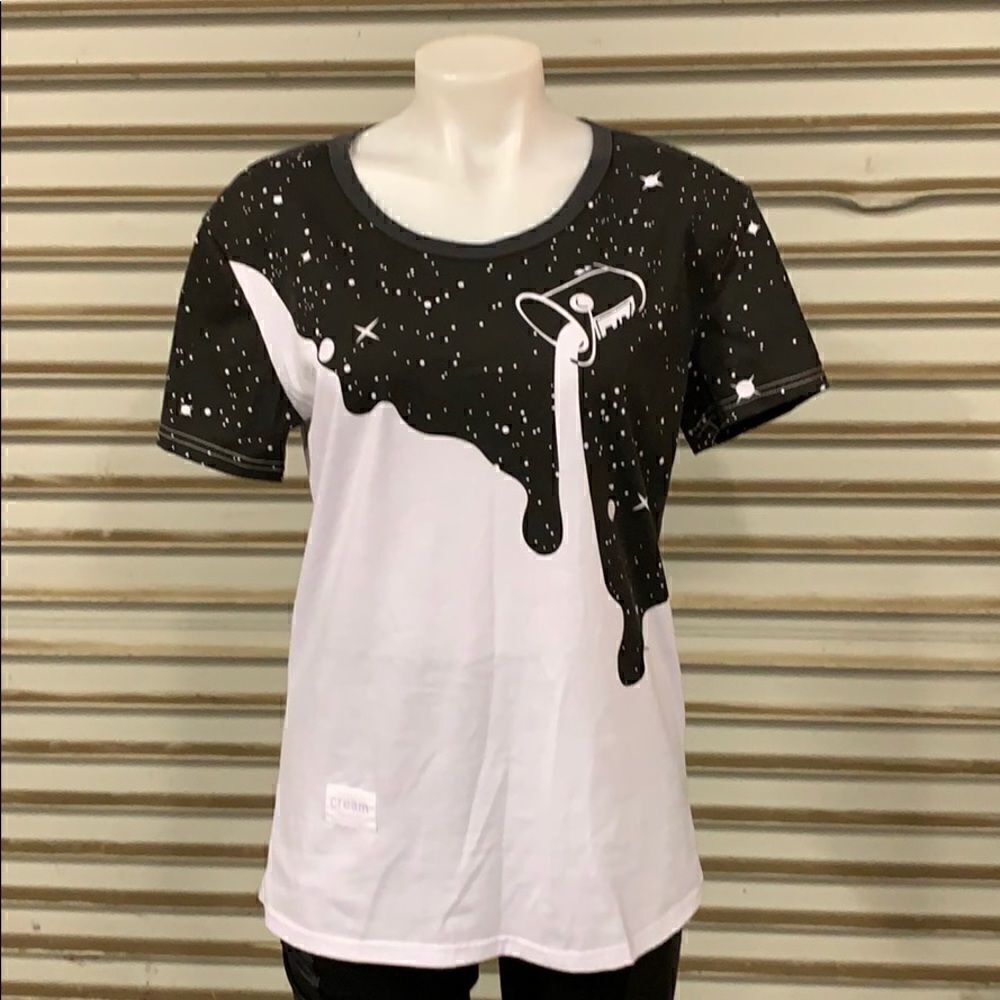 🛍️Dream top black and white graphic design